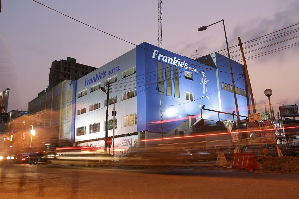 Frankie'S Foods And Rooms Akkra Exterior foto